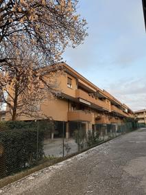 TRIESTE - GIARIZZOLE - Ampio appartamento con terrazzo, giardino e taverna. in Vendita